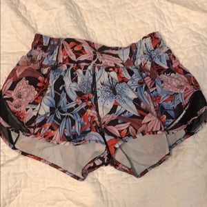 Lululemon lush lilies hotty hot shorts